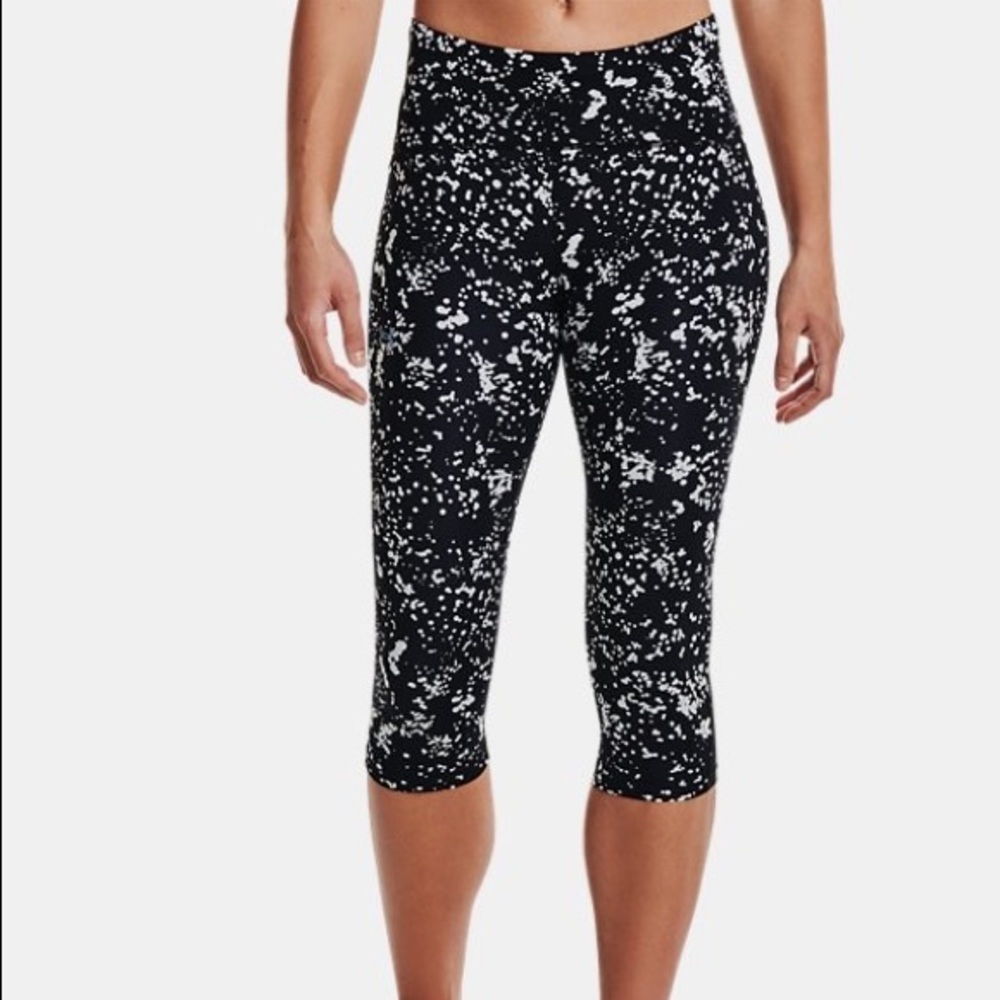NWT Women's UA Fly Fast Capri